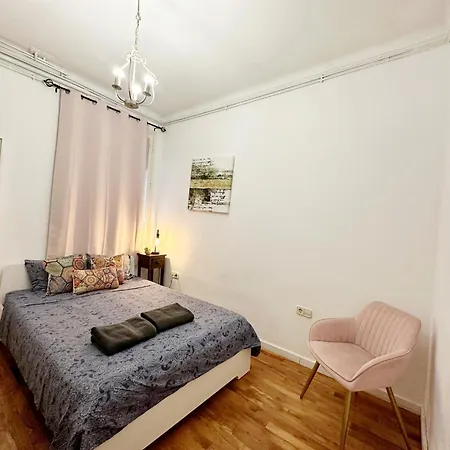بيت شباب - Plaza Urquinaona Gp برشلونة